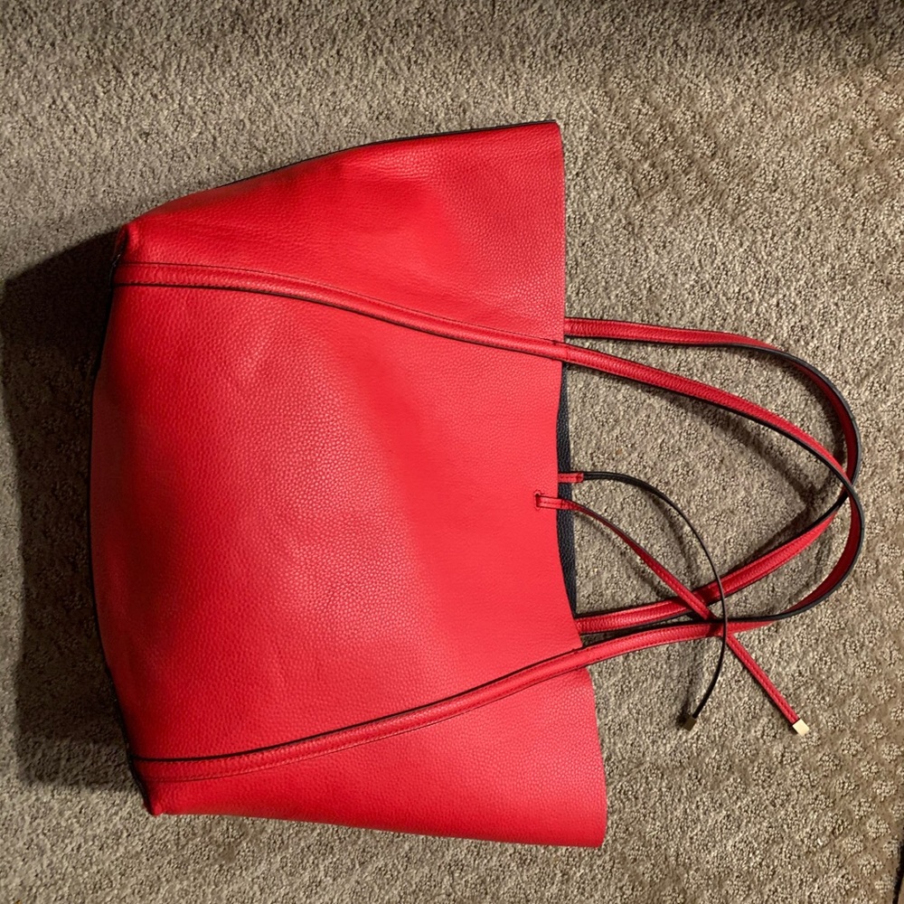 Armani Exchange Tote /! 48cm W x 27cm H x 12.5cm D